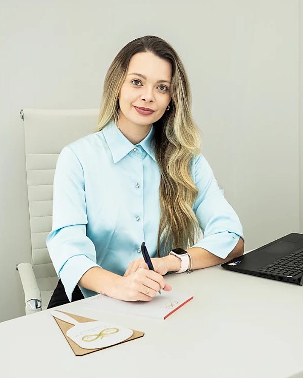 Dra. Sabrina Marmith no consultório
